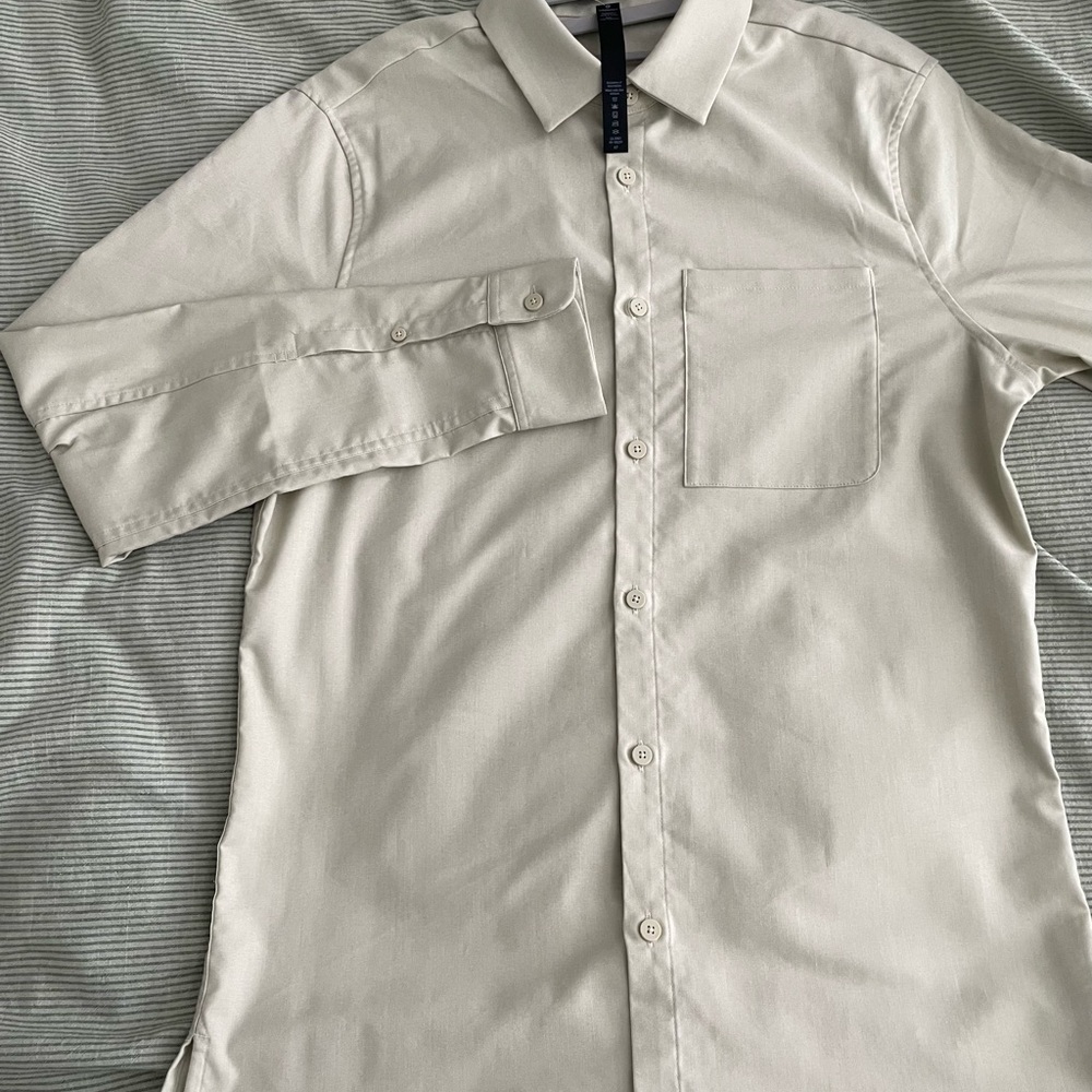 NWOT lululemon athletica Men's Beige Button Down Shirt